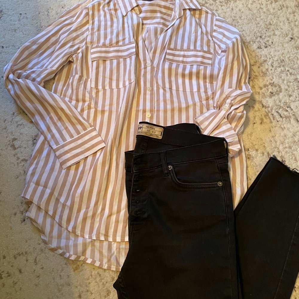 New🤍Khaki/white striped v button down - Picture 6 of 7